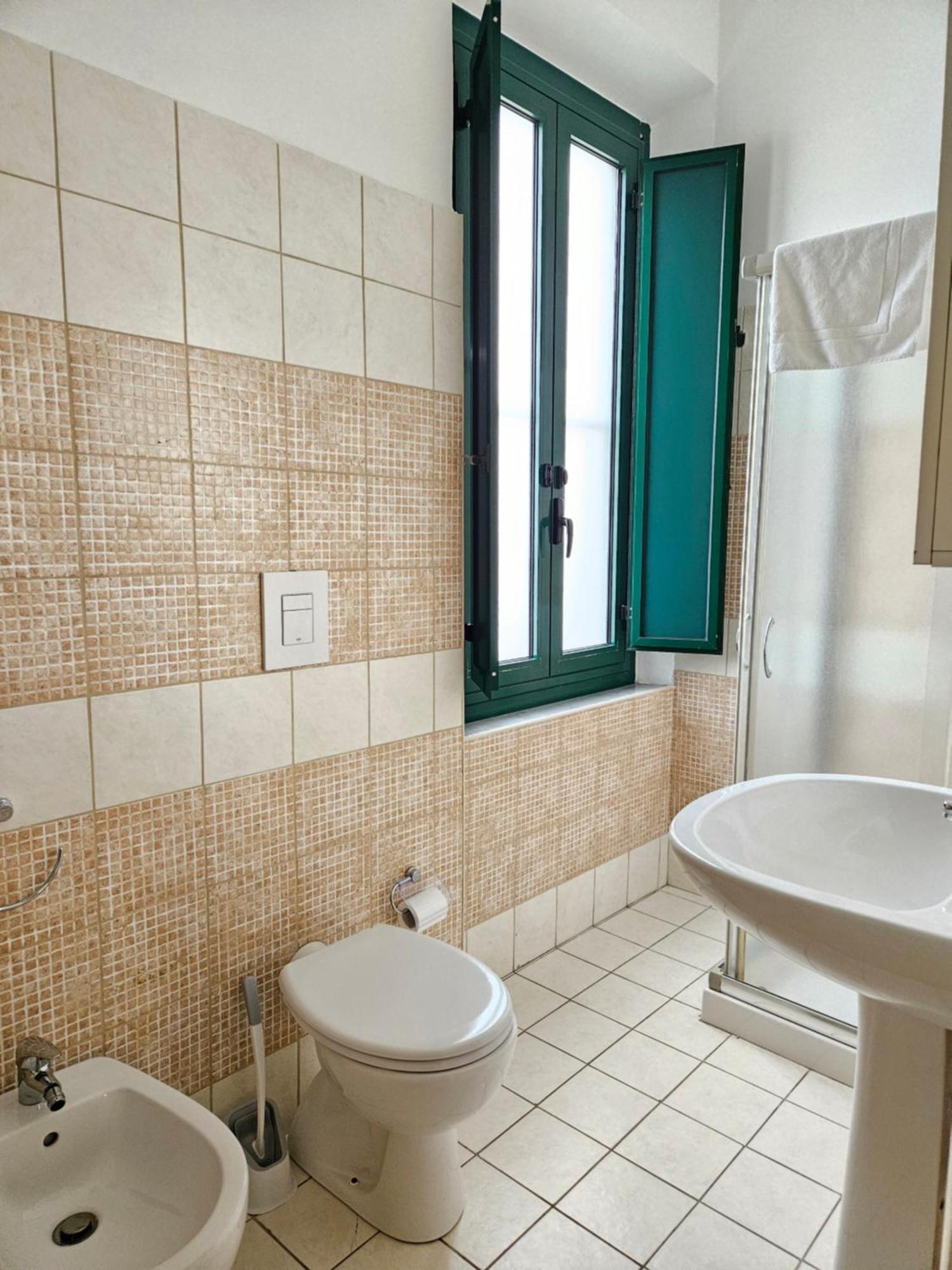 B&B Green Stazione Centrale E Centro Reggio di Calabria Eksteriør billede